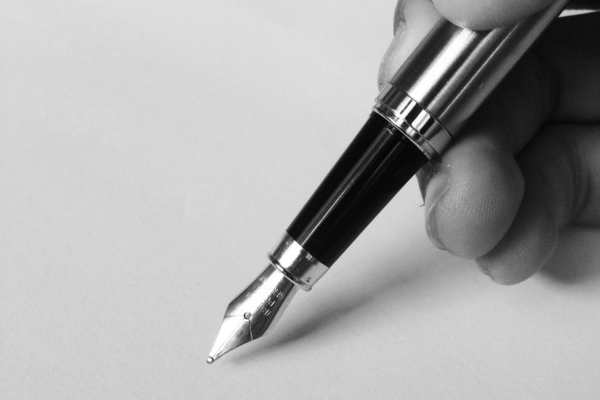 Pluma escribiendo